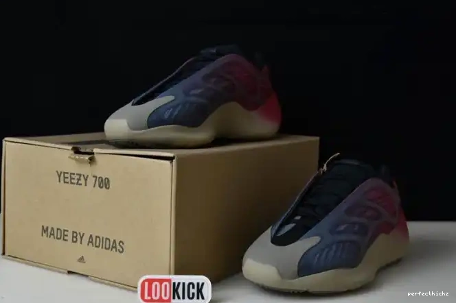 Yeezy GW1814 V3 Fade 700 Carbon Adidas 0602